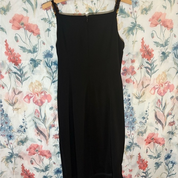 Vintage Elegant Black Dress with Detailed Straps - Picture 7 of 9